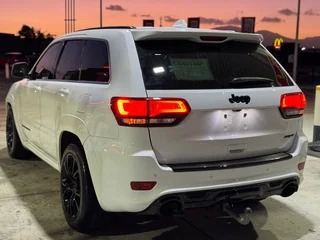 Jeep Grand Cherokee SRT 6.4L V8 HEMI