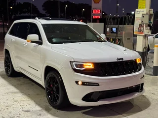 Jeep Grand Cherokee SRT 6.4L V8 HEMI