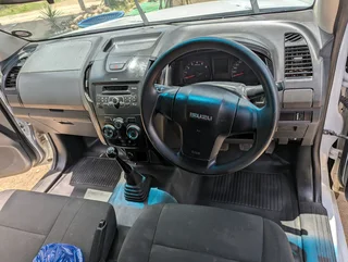 2023 Isuzu KB250 base