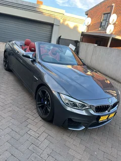 2015 BMW M4  M-DCT  convertible ( Only 26500km)