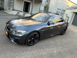 2015 BMW M4  M-DCT  convertible ( Only 26500km)