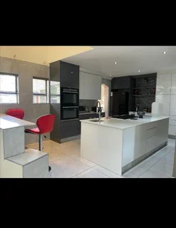 5 Bedroom House in Bushwillow Park Estate.