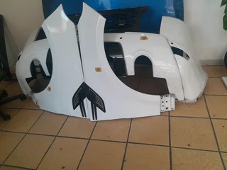 Range rover sport both fenders and rear bumper