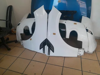 Range rover sport both fenders and rear bumper