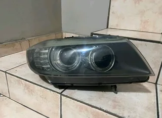 Bmw E90 face-lift xenon headlights available