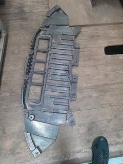 Mercedes-Benz w213 splash tray AMG