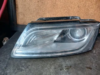 Audi Q5 headlight left side