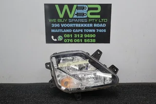 Nissan Truck UD Croner PKE250 Headlight Right