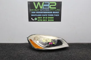 Volvo XC60   2011  Right Side Headlight