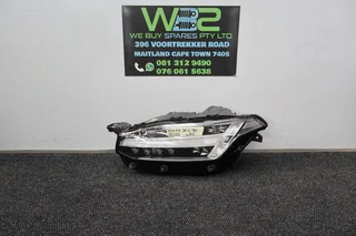 Volvo XC90   2022 Left Side Headlight