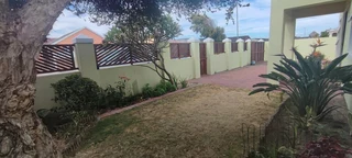 Free Standing  4 Bedroom House For Sale In Strandfonein