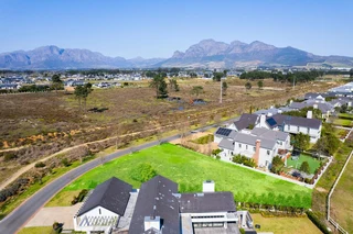 Large vacant stand available in Val de Vie Estate