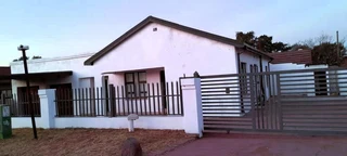 A FAMILY HOUSE IN MHLUZI