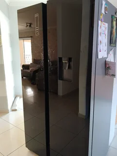 HiSense Side by Side Mirror Fridge Freezer 514L