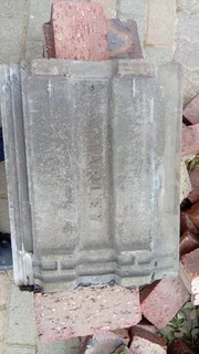 Roof Tiles for Sale – Only R8 Each! 隣