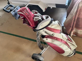 Ladies’ Golf Club Set - Founders Club with Bag & Trolley