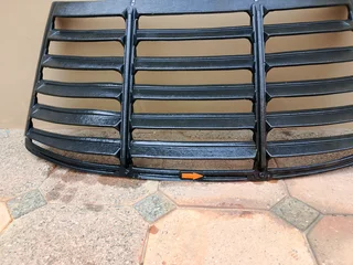 Ford Sapphire Peranha louver