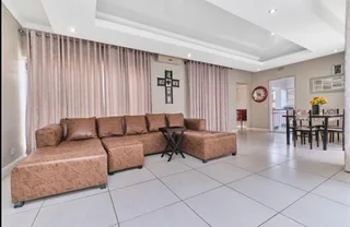 Room to rent in lovely shared house in Greymont hills