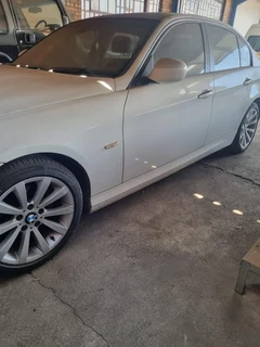 Bmw E90 320i available for stripping