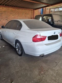 Bmw E90 320i available for stripping