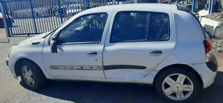 Renault Clio 2 1.2 2002 available for stripping