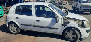 Renault Clio 2 1.2 2002 available for stripping