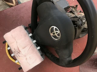 Toyota yaris  airbags