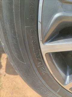Hyundai Tucson rim &amp; tyre