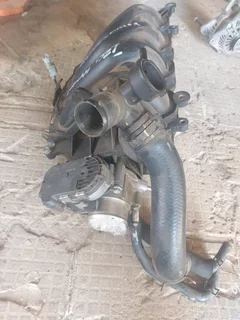 Hyundai i20 intake manifold