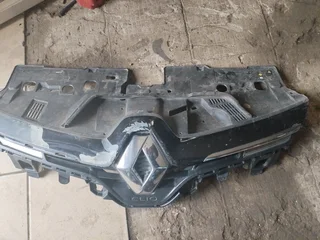 Renault Clio Iv main grill