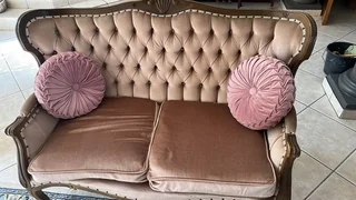 Elegant Victorian-Style 5-Piece Couch Set