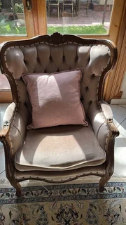 Elegant Victorian-Style 5-Piece Couch Set