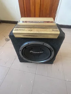 Forsale  car amplifier and woofer spe