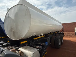 Mercedes Benz water tanker truck for sale