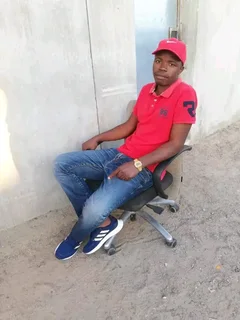 I'm upholster looking  a job