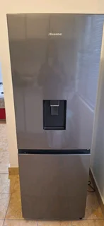 HISENSE 222L FRIDGE FREEZER WATER  DISPENSER