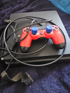 Ps4 console and controller