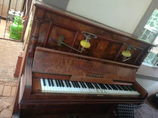 Antic Piano