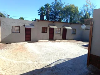 1 bedroom available in Clayville R2800 0838707275