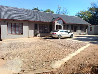 1 bedroom available in Clayville R2800 0838707275