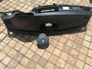 BMW e90 dashboard &#43; passenger and steering airbags