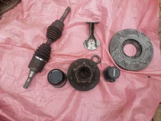 Mahindra Karoo 4x4 wheel hub, lock hub, driveshaft, wheel centre cap and engine bracket