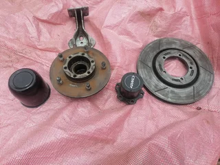 Mahindra Karoo 4x4 wheel hub, lock hub, driveshaft, wheel centre cap and engine bracket
