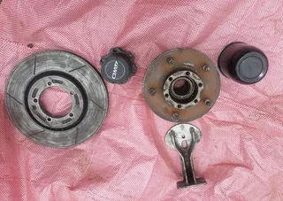 Mahindra Karoo 4x4 wheel hub, lock hub, driveshaft, wheel centre cap and engine bracket