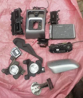 Mahindra Karoo fog lights, stereo, A/T gear trim, dashboard vents, AC control unit etc