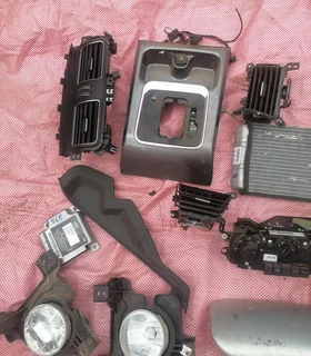 Mahindra Karoo fog lights, stereo, A/T gear trim, dashboard vents, AC control unit etc