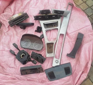 BMW e90 320i stereo, dashboard vents/trims, centre console, mirror etc
