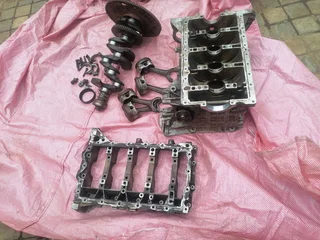 BMW e90 320i 2007 A/T engine block, crankshaft and pistons