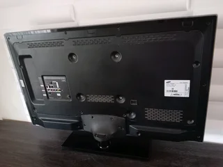 Title: Samsung 40&#34; LED TV – UA40ES5600R / UA40ES5600 – Works, Some Screen Spots – R1,500Price