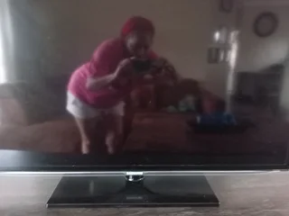 Title: Samsung 40&#34; LED TV – UA40ES5600R / UA40ES5600 – Works, Some Screen Spots – R1,500Price